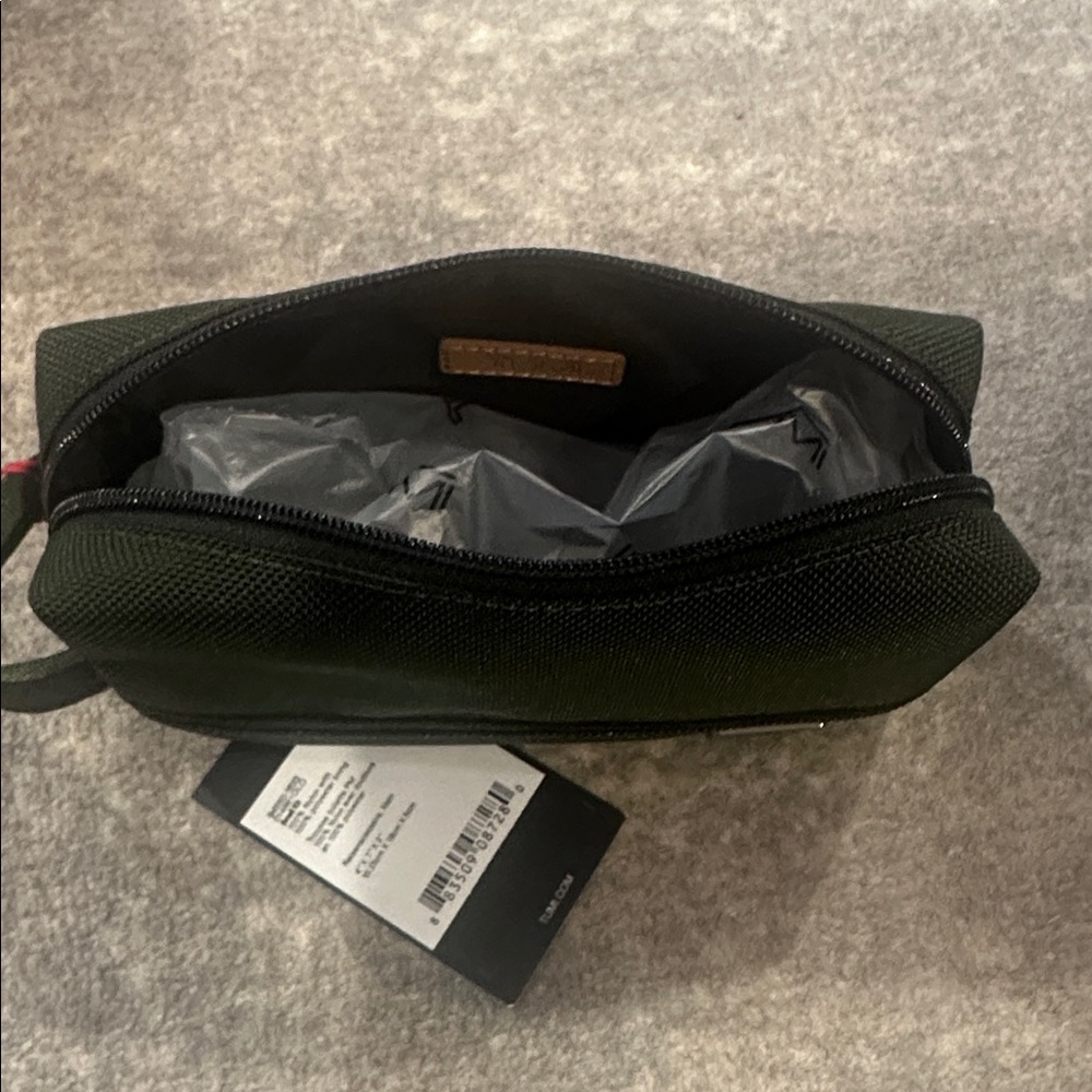 TUMI TRAVEL KIT / ACCESSORIES ARMY GREEN NWT - Picture 3 of 7